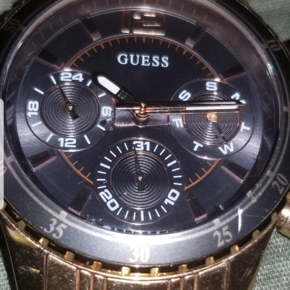Guess Watch - Picture 2 of 3